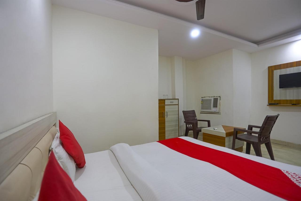 Oyo Flagship 79289 Hotel Grand Keshav Ghaziabad Bagian luar foto
