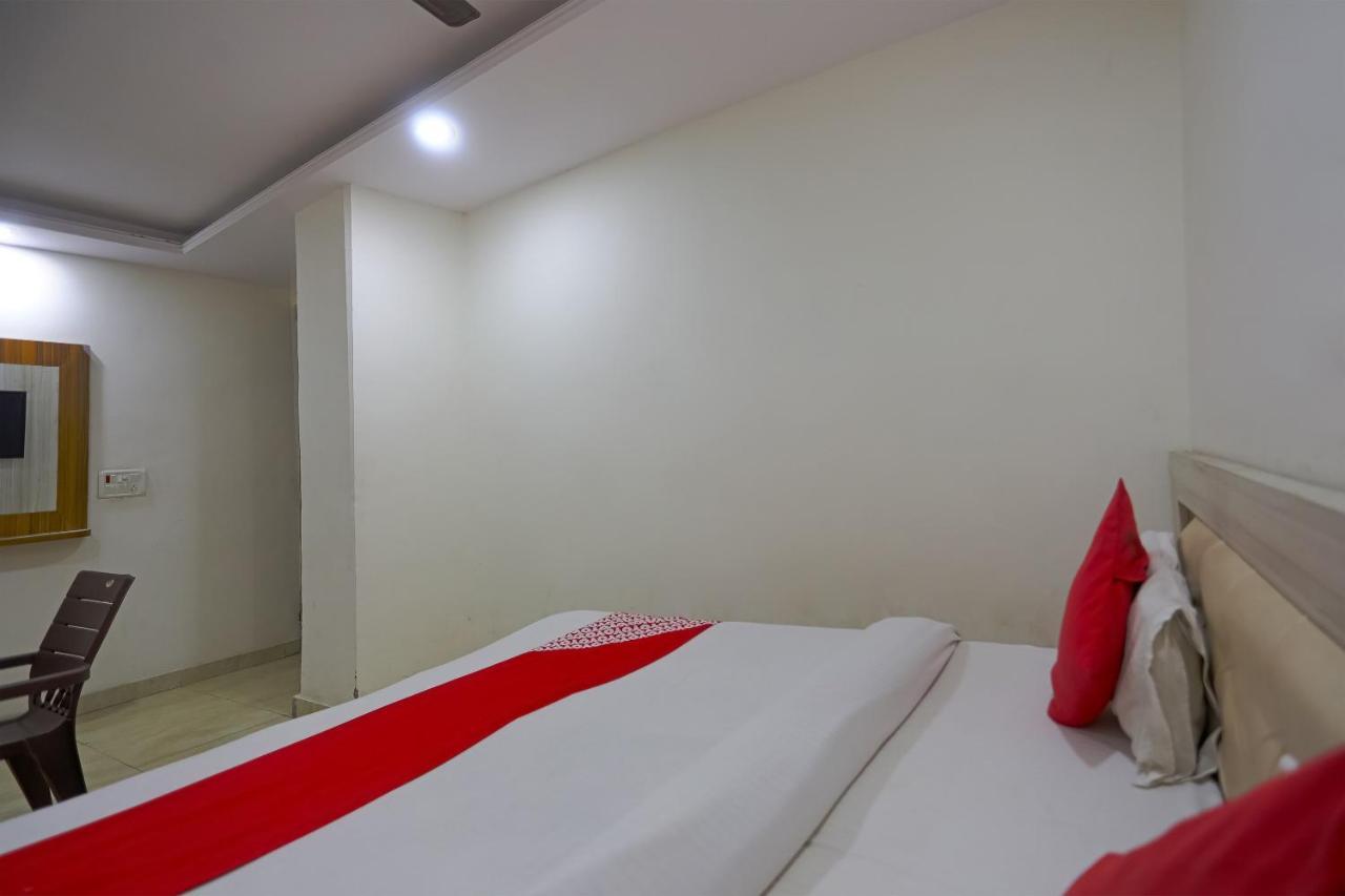 Oyo Flagship 79289 Hotel Grand Keshav Ghaziabad Bagian luar foto